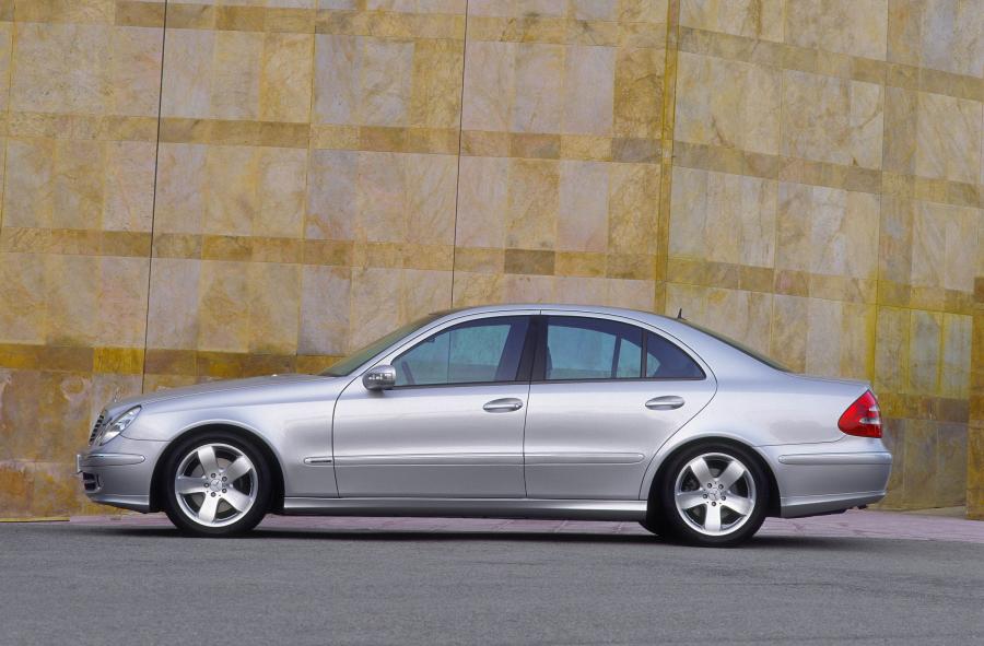  Mercedes-Benz E-Class 2002 года  (фото 439 из 448)